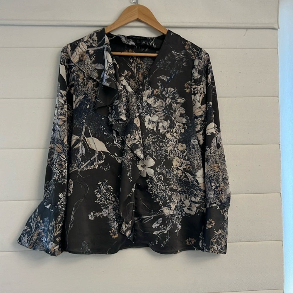 BananaRepublic Gray/Blue floral blouse, size small
